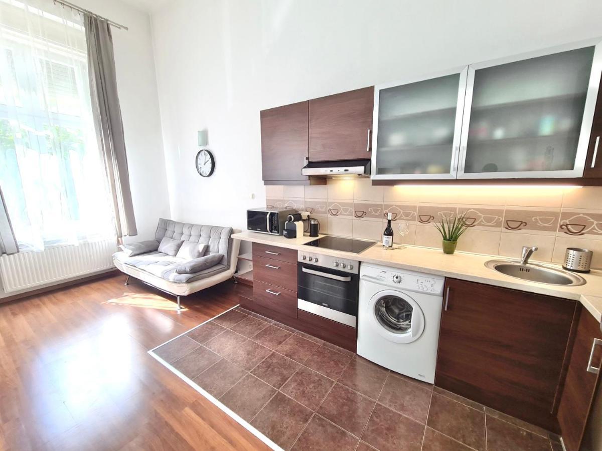 Ricky Apartment Budapeste Exterior foto