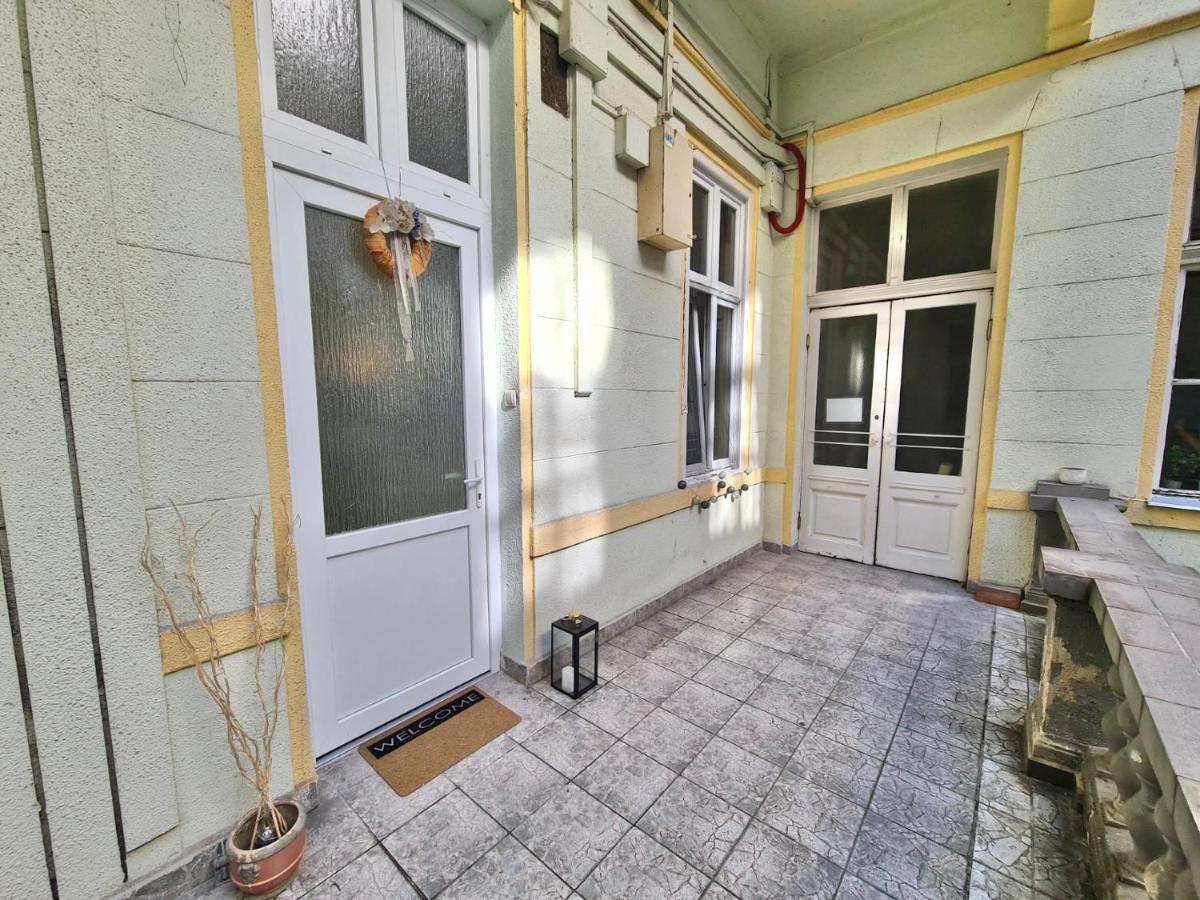 Ricky Apartment Budapeste Exterior foto
