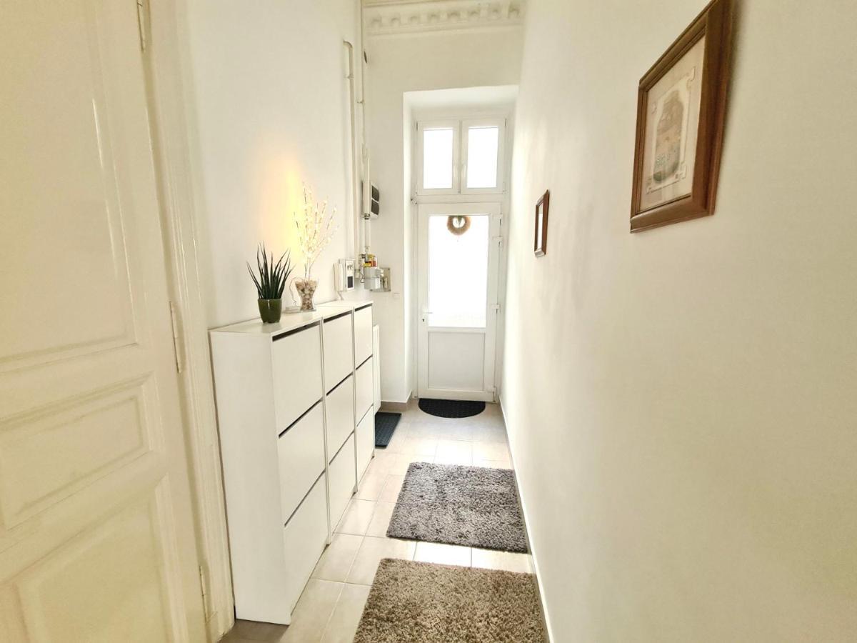 Ricky Apartment Budapeste Exterior foto