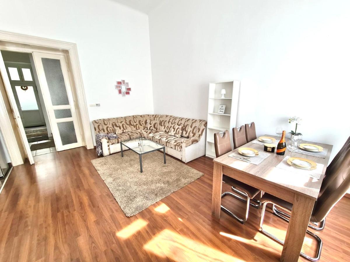 Ricky Apartment Budapeste Exterior foto